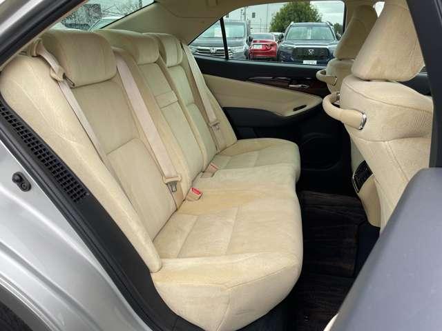 クラウンハイブリッド ロイヤルサルーン　ワンオーナー／セーフティセンス／レーダークルーズコントロール／純正ＳＤナビ＆連動ＥＴＣ／フルセグ／ＢＴオーディオ／バックカメラ／スマートキー／ＬＥＤヘッドライト／シート＆ステアリングヒーター（25枚目）