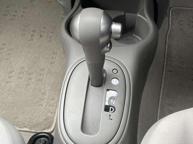 マーチ １２Ｘ　ストラーダＳＤナビ／フルセグＴＶ／ＤＶＤ再生／インテリジェントキー／アイドリングストップ／禁煙車（12枚目）