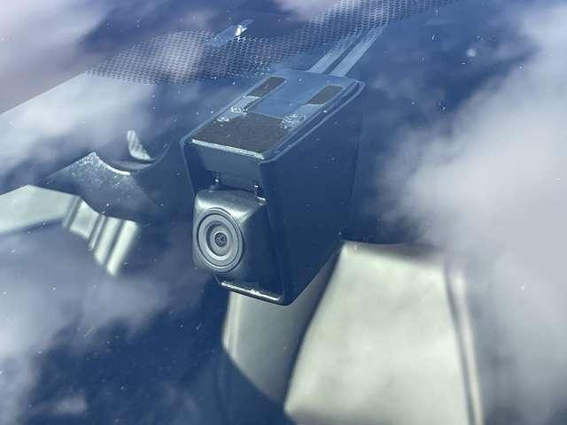 �u�h���C�u���R�[�_�[�v�@�}��~��Փ˂ȂǂŎԂɏՌ�������������A�f���E�������L�^����ԍڑ��u�ł���