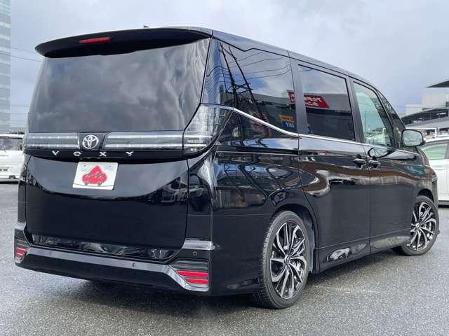 ヴォクシー Ｓ－Ｚ　セーフティセンス／レーダークルーズコントロール／社外１８インチアルミ／ＢＬｉＴＺ車高調／パーキングサポートブレーキ／プロアクティブドライビングアシスト／純正ディスプレイ＆ナビ／両側パワースライドドア（4枚目）