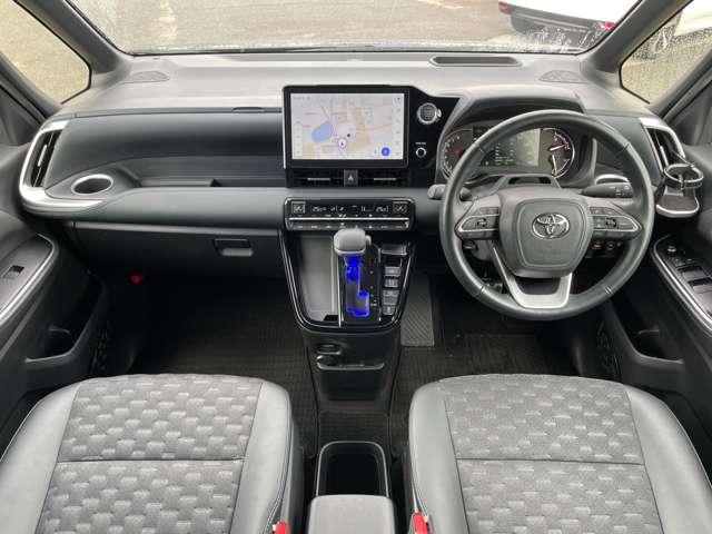 ヴォクシー Ｓ－Ｚ　セーフティセンス／レーダークルーズコントロール／社外１８インチアルミ／ＢＬｉＴＺ車高調／パーキングサポートブレーキ／プロアクティブドライビングアシスト／純正ディスプレイ＆ナビ／両側パワースライドドア（5枚目）