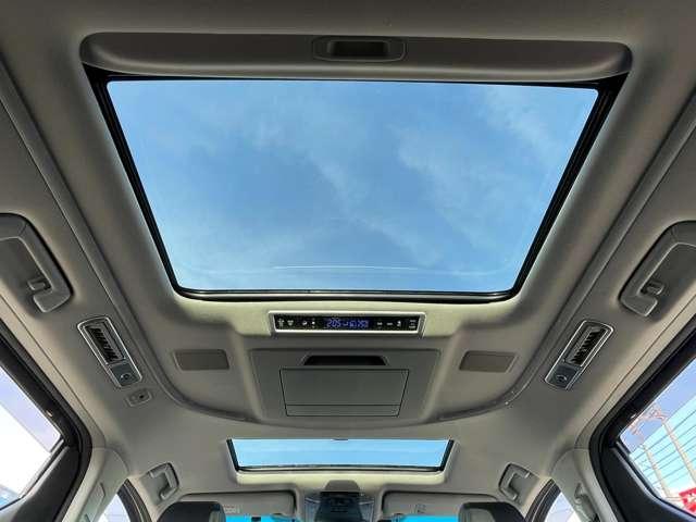 アルファード ２．５Ｓ　Ｃパッケージ　７名　フリップダウンモニター／パノラミックビューモニター／ＪＢＬ置くだけ充電／デジタルミラー／バルド２１ＡＷ／モデリスタエアロ／両側パワースライドドア／ナビ／レーダークルーズコントロール／サンルーフ（12枚目）