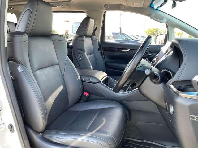 アルファード ２．５Ｓ　Ｃパッケージ　７名　フリップダウンモニター／パノラミックビューモニター／ＪＢＬ置くだけ充電／デジタルミラー／バルド２１ＡＷ／モデリスタエアロ／両側パワースライドドア／ナビ／レーダークルーズコントロール／サンルーフ（48枚目）