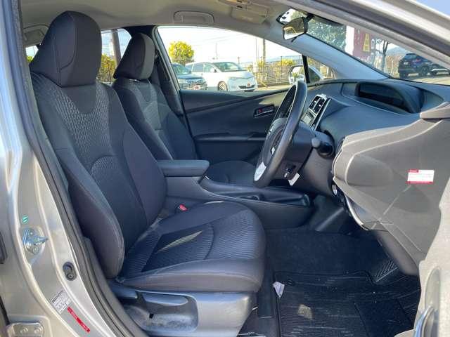 プリウス Ｓ　ワンオーナー／禁煙／トヨタセーフティセンスＰ／ＰＣＳ／レーダークルーズコントロール／Ｂカメラ／ＳＤナビ／フルセグ／ＤＶＤ再生／ＢＴオーディオ／ＥＴＣ／純正１５ＡＷ／ＬＥＤヘッド＆フォグ／（22枚目）