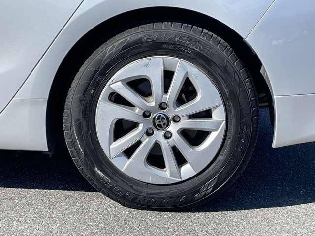 プリウス Ｓ　ワンオーナー／禁煙／トヨタセーフティセンスＰ／ＰＣＳ／レーダークルーズコントロール／Ｂカメラ／ＳＤナビ／フルセグ／ＤＶＤ再生／ＢＴオーディオ／ＥＴＣ／純正１５ＡＷ／ＬＥＤヘッド＆フォグ／（28枚目）