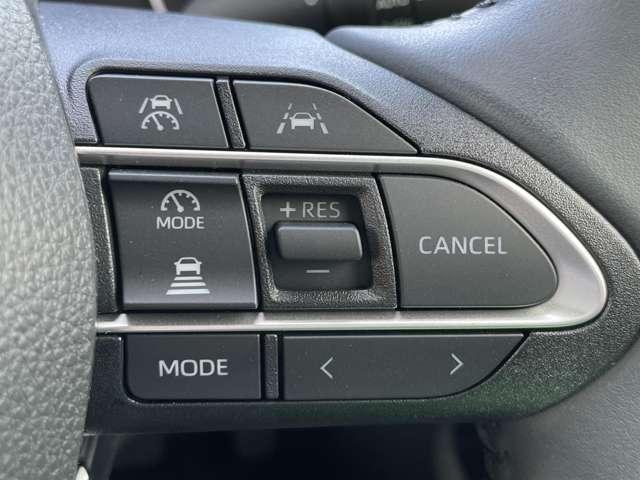 ノア ハイブリッドＳ－Ｚ　ワンオーナー／セーフティセンス／モデリスタエアロパーツ／メーカー１０．５インチディスプレイ＆純正ナビ／フリップダウンモニター／両側パワースライドドア／レーダークルコン／パーキングサポートブレーキ（7枚目）