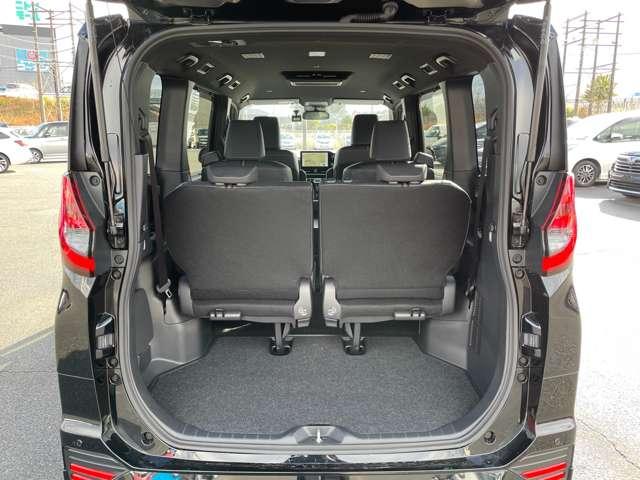 ノア ハイブリッドＳ－Ｚ　ワンオーナー／セーフティセンス／モデリスタエアロパーツ／メーカー１０．５インチディスプレイ＆純正ナビ／フリップダウンモニター／両側パワースライドドア／レーダークルコン／パーキングサポートブレーキ（33枚目）