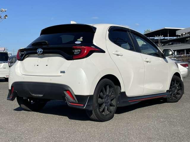 ヤリス ハイブリッドＺ　セーフティセンス／ＧＲエアロパーツ／パノラミックビューモニター／純正ディスプレイオーディオ／ＢＴオーディオ／社外１６インチアルミ／ＬＥＤヘッドライト／レーダークルコン／ＰＫＳＢ／スマートキー／ＥＴＣ（4枚目）