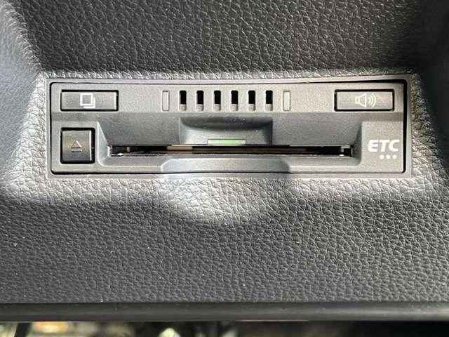 ヤリス ハイブリッドＺ　セーフティセンス／ＧＲエアロパーツ／パノラミックビューモニター／純正ディスプレイオーディオ／ＢＴオーディオ／社外１６インチアルミ／ＬＥＤヘッドライト／レーダークルコン／ＰＫＳＢ／スマートキー／ＥＴＣ（13枚目）