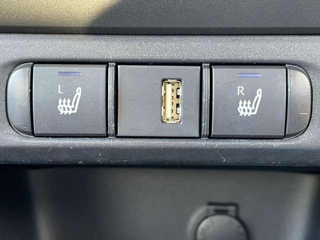 ヤリス ハイブリッドＺ　セーフティセンス／ＧＲエアロパーツ／パノラミックビューモニター／純正ディスプレイオーディオ／ＢＴオーディオ／社外１６インチアルミ／ＬＥＤヘッドライト／レーダークルコン／ＰＫＳＢ／スマートキー／ＥＴＣ（14枚目）