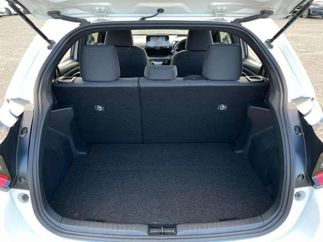 ヤリス ハイブリッドＺ　セーフティセンス／ＧＲエアロパーツ／パノラミックビューモニター／純正ディスプレイオーディオ／ＢＴオーディオ／社外１６インチアルミ／ＬＥＤヘッドライト／レーダークルコン／ＰＫＳＢ／スマートキー／ＥＴＣ（32枚目）