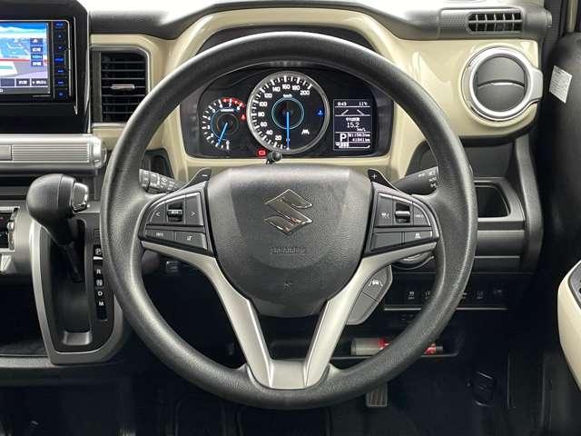 �u�X�e�A�����O�v�@����₷���`��̃X�e�A�����O�z�C�[���B�X����L�Y�Ȃ��L���C�ȏ�Ԃł���