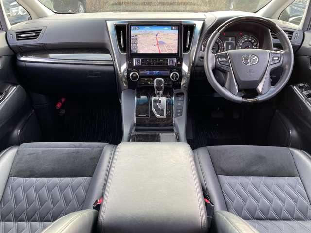 アルファード ２．５Ｓ　Ｃパッケージ　７名　ワンオーナー／両側パワースライドドア／パワーバックドア／アルパイン１０インチナビ＆フリップダウンモニター／バックカメラ／スマートキー／ＬＥＤヘッドライト／ステアリングヒーター／クリアランスソナー（5枚目）