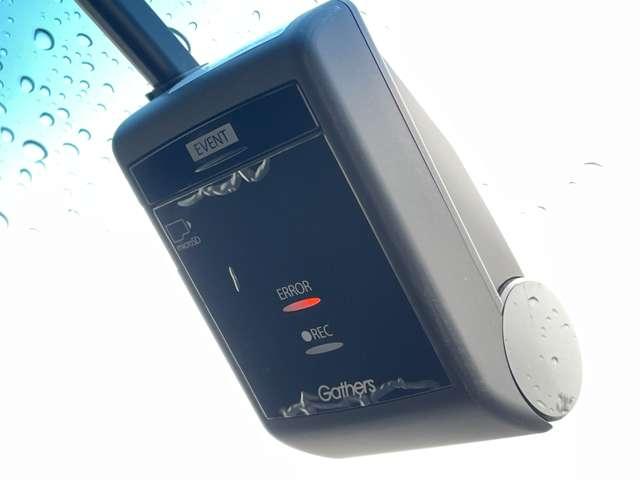 �u�h���C�u���R�[�_�[�v�@�}��~��Փ˂ȂǂŎԂɏՌ�������������A�f���E�������L�^����ԍڑ��u�ł���