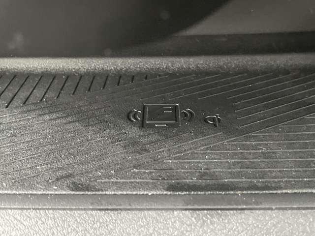 �u���C�����X�[�d��v�X�}�[�g�t�H�����[�d�G���A���ɒu���Ə[�d���n�܂�܂���@���g�ы@��ɂ���Ă͐���ɍ쓮���Ȃ��ꍇ������܂��B���g�p�ɂȂ�p���Ή��g�ы@��ɕt���̎戵�����������m�F��������