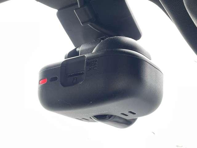 �u�h���C�u���R�[�_�[�v�@�}��~��Փ˂ȂǂŎԂɏՌ�������������A�f���E�������L�^����ԍڑ��u�ł���