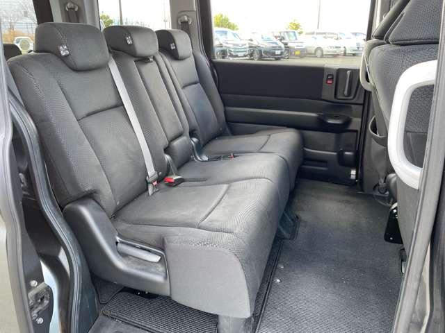 �u�Q��ڃx���`�V�[�g�v�@�Q��ڃV�[�g�̓x���`�V�[�g�ōL�X���������ʐς��L����l�R�l������������X�y�[�X������܂���