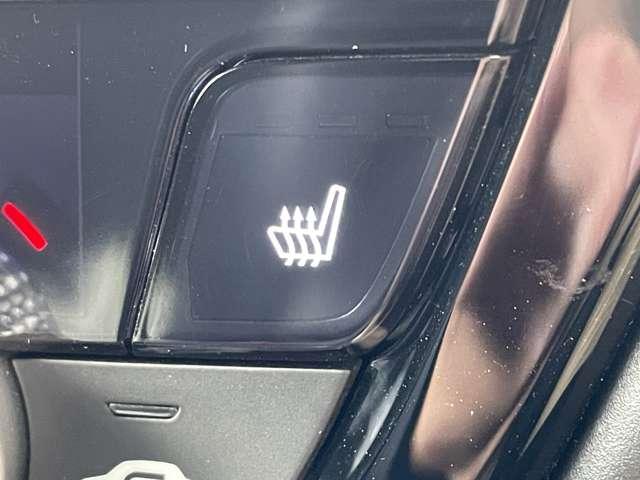 ヴェゼル ｅ：ＨＥＶ　Ｚ　禁煙車／ホンダセンシング／メーカーディスプレイ＆ナビ／バックカメラ／パワーバックドア／スマートキー／ＬＥＤヘッドライト／シート＆ステアヒーター／パドルシフト／ワイヤレス充電／コーナーセンサー（16枚目）