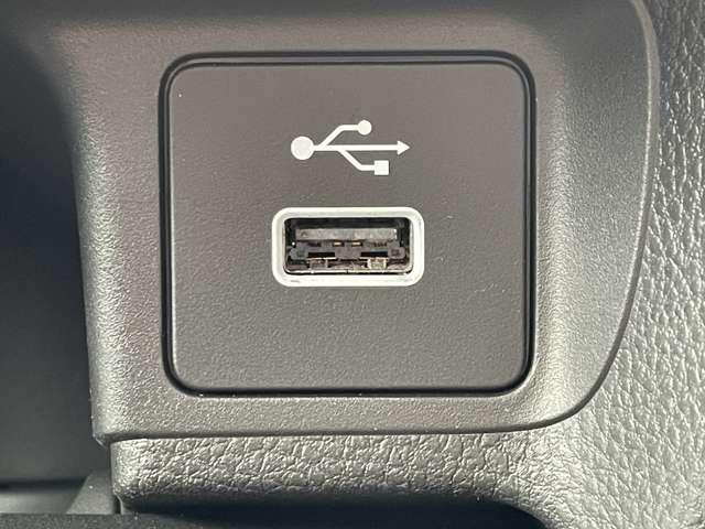 ヴェゼル ｅ：ＨＥＶ　Ｚ　禁煙車／ホンダセンシング／メーカーディスプレイ＆ナビ／バックカメラ／パワーバックドア／スマートキー／ＬＥＤヘッドライト／シート＆ステアヒーター／パドルシフト／ワイヤレス充電／コーナーセンサー（23枚目）