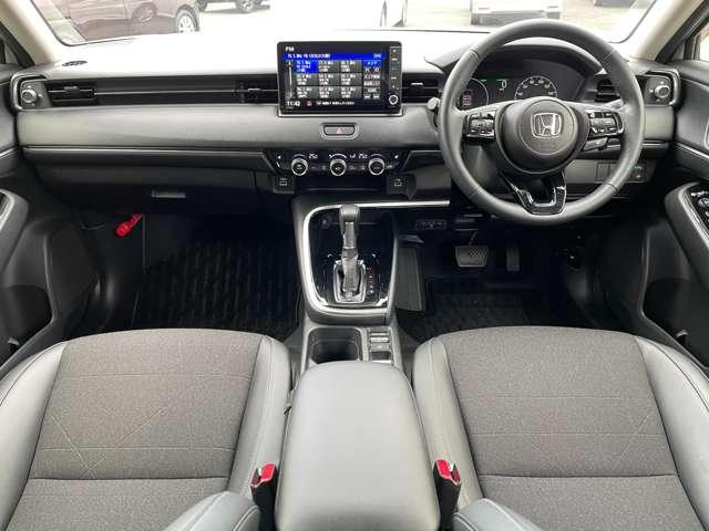 ヴェゼル ｅ：ＨＥＶ　Ｚ　禁煙車／ホンダセンシング／９インチＳＤナビ／バックカメラ／ＢＴオーディオ／ＬＥＤライト／スマートキー／パワーバックドア／コーナーセンサー／シート＆ステアヒーター／ヒルディセントコントロール（5枚目）