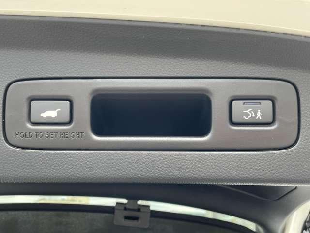 ヴェゼル ｅ：ＨＥＶ　Ｚ　禁煙車／ホンダセンシング／９インチＳＤナビ／バックカメラ／ＢＴオーディオ／ＬＥＤライト／スマートキー／パワーバックドア／コーナーセンサー／シート＆ステアヒーター／ヒルディセントコントロール（9枚目）