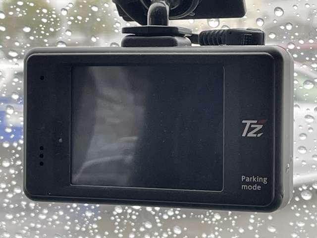 �u�h���C�u���R�[�_�[�v�@�}��~��Փ˂ȂǂŎԂɏՌ�������������A�f���E�������L�^����ԍڑ��u�ł���