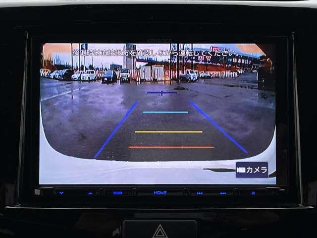 �u�o�b�N���j�^�[�v�@�V�t�g�����o�[�X�ɓ����΁A�ԓ��̃��j�^�[�Ɍ���̗l�q���f���o���܂���Ԃ𒓎Ԃ���ۂ�o�b�N������Ƃ��ɕ֗��ł���