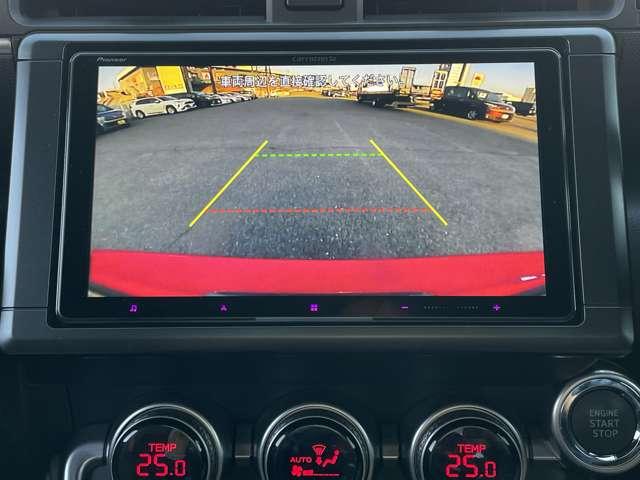 �u�o�b�N���j�^�[�v�@�V�t�g�����o�[�X�ɓ����΁A�ԓ��̃��j�^�[�Ɍ���̗l�q���f���o���܂���Ԃ𒓎Ԃ���ۂ�o�b�N������Ƃ��ɕ֗��ł���