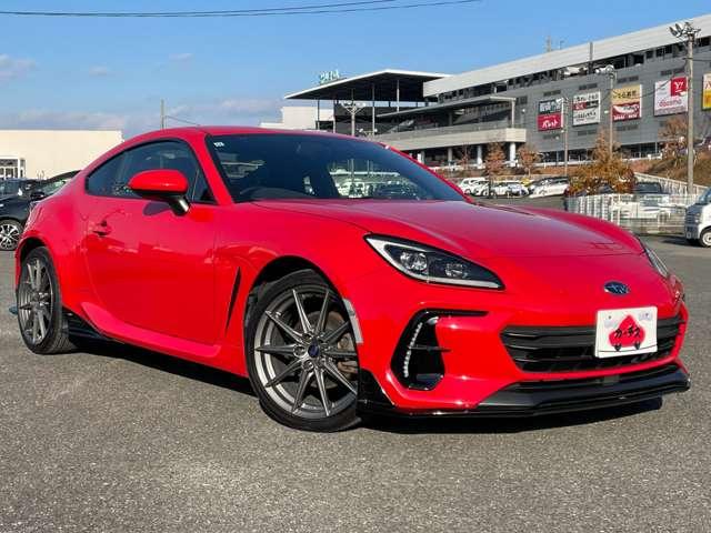 �J�[�`�X�̎ԗ��́A�S�ԂɎԗ���ԕ]�����𖾎����A�C�����̗L���A�ԗ��_���A���A���݁A���h���A�^�C���̍a�A�O���p�[�c�i�p�l���j�����̗L���Ȃǂ�\�L���A�������̂��钆�ÎԔ̔��𑣐i���Ă��܂��B