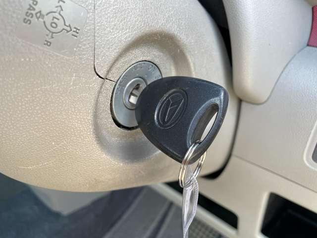 �u�L�[���X�G���g���[�v�@�h�A�̎{���J�����L�[�̃{�^���ōs���܂���