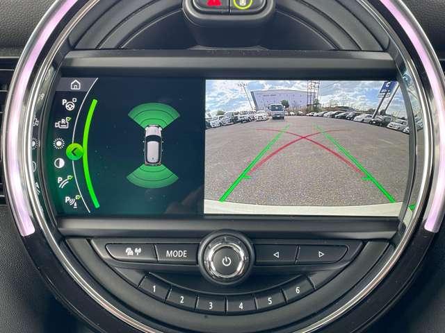 �u�o�b�N���j�^�[�v�@�V�t�g�����o�[�X�ɓ����΁A�ԓ��̃��j�^�[�Ɍ���̗l�q���f���o���܂���Ԃ𒓎Ԃ���ۂ�o�b�N������Ƃ��ɕ֗��ł���