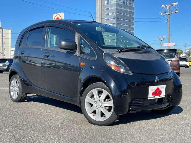 �J�[�`�X�̎ԗ��́A�S�ԂɎԗ���ԕ]�����𖾎����A�C�����̗L���A�ԗ��_���A���A���݁A���h���A�^�C���̍a�A�O���p�[�c�i�p�l���j�����̗L���Ȃǂ�\�L���A�������̂��钆�ÎԔ̔��𑣐i���Ă��܂��B