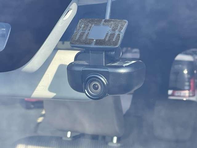 �u�h���C�u���R�[�_�[�v�@�}��~��Փ˂ȂǂŎԂɏՌ�������������A�f���E�������L�^����ԍڑ��u�ł���