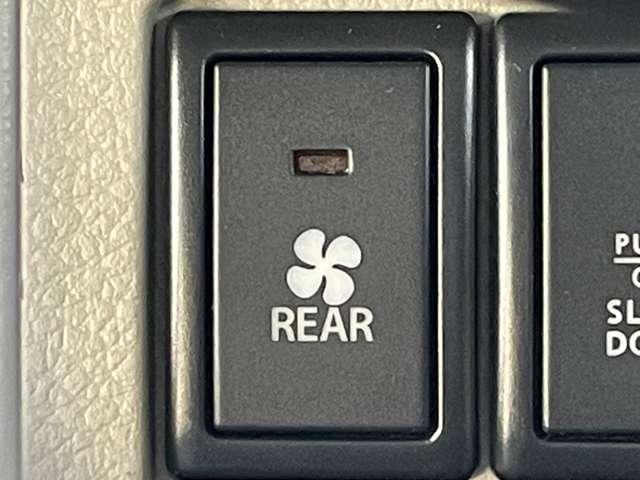 �u���A�V�[�����O�t�@���v�@���[�t�Ɏ��t�����t�@���ŁA������Ȃɂ������B��C�������I�ɏz�����邱�ƂŁA������Ԃ̉��x���ψ�ɕۂ��܂���