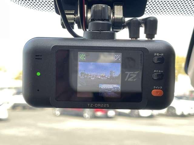 �u�h���C�u���R�[�_�[�v�@�}��~��Փ˂ȂǂŎԂɏՌ�������������A�f���E�������L�^����ԍڑ��u�ł���