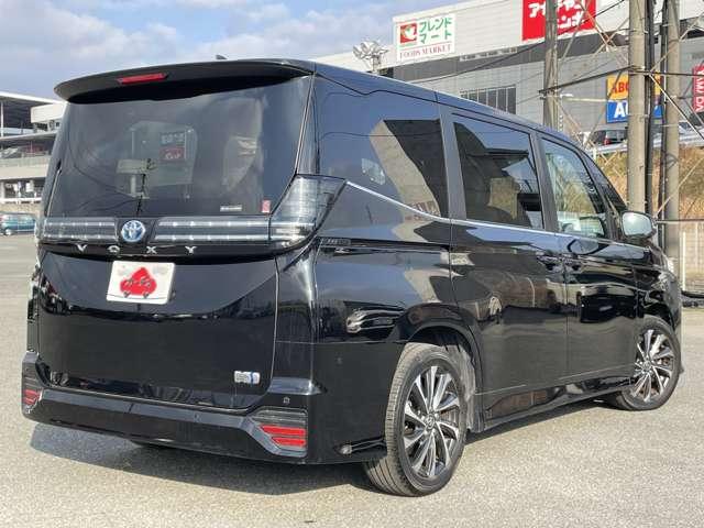 ヴォクシー 1.8ハイブリッドS-Z 7名 ワンオーナー/禁煙車/トヨタセーフティーセンス&チームメイト/プロアクティブドライビングサポート/パノラミックビューモニター/クリアランスソナー/両側電動スライドドア/シートヒーター/ハンドルヒーター(4枚目)
