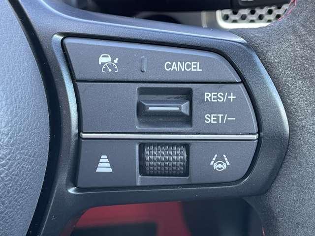 �u�A�_�v�e�B�u�N���[�Y�R���g���[���v�@�O�𑖂�N���}�Ƃ̎Ԋԋ��������ɕۂ��Ȃ��瑬�x�������ĒǏ]���Ă����̂ŁA�������h���C�u���̕��S���y�����܂���