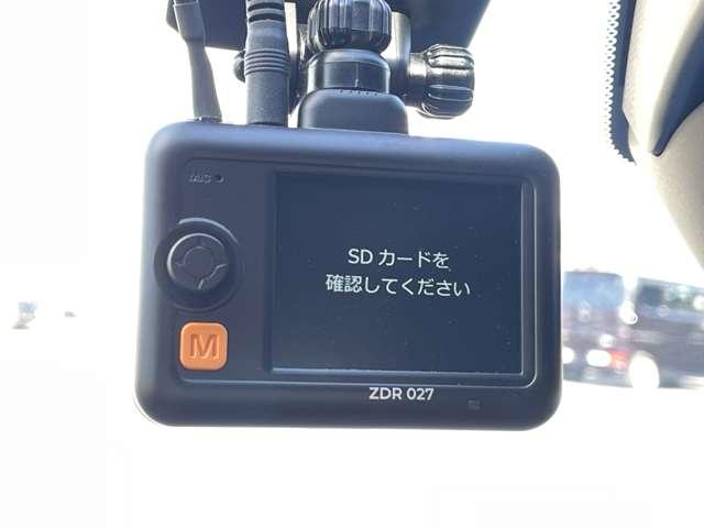 �u�h���C�u���R�[�_�[�v�@�}��~��Փ˂ȂǂŎԂɏՌ�������������A�f���E�������L�^����ԍڑ��u�ł���