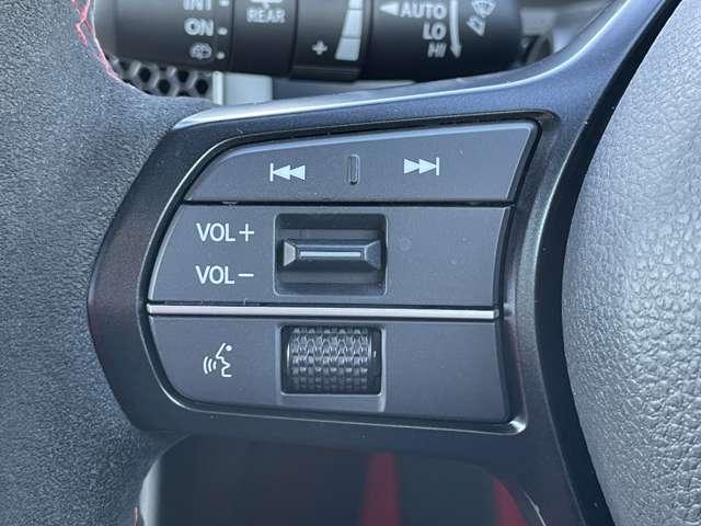 �u�X�e�A�����O�X�C�b�`�v�@�I�[�f�B�I�̑��삪�茳�łł��܂����O�������܂ܑ���ł���̂ň��S�ł���