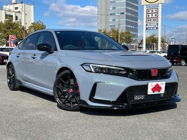 �J�[�`�X�̎ԗ��́A�S�ԂɎԗ���ԕ]�����𖾎����A�C�����̗L���A�ԗ��_���A���A���݁A���h���A�^�C���̍a�A�O���p�[�c�i�p�l���j�����̗L���Ȃǂ�\�L���A�������̂��钆�ÎԔ̔��𑣐i���Ă��܂��B