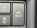ハイブリッドＧ　エアロツアラー・ダブルバイビー　ワンオーナー／禁煙車／純正ＳＤナビ／フルセグＴＶ／Ｂｌｕｅｔｏｏｔｈ対応／ＤＶＤ再生／バックカメラ／スマートエントリー＆スタートシステム／ＨＩＤヘッドライト／純正１５インチアルミ／純正エアロパーツ／（12枚目）