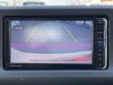 「バックモニター」 シフトをリバースに入れれば、車内のモニターに後方の様子を映し出します♪車を駐車する際やバックをするときに便利です♪
