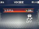 「横滑り防止装置」 滑りやすい路面で横滑りを感知すると、自動的に車両の進行方向を保つように制御する安全装備です♪