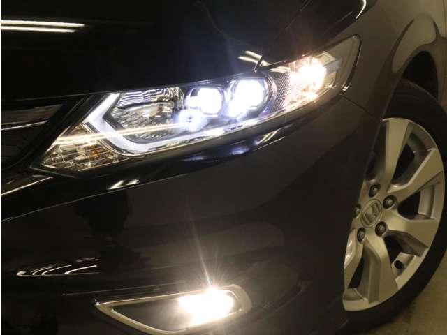 ジェイド ハイブリッドＸ　禁煙車／ホンダセンシング／純正フリップダウンモニター／純正インターナビ／バック＆サイドカメラ／ルーフエンドウィンドウ／純正ＡＷ／ＬＥＤヘッドライト／合皮コンビシート／ビルトインＥＴＣ／スマートキー／（6枚目）