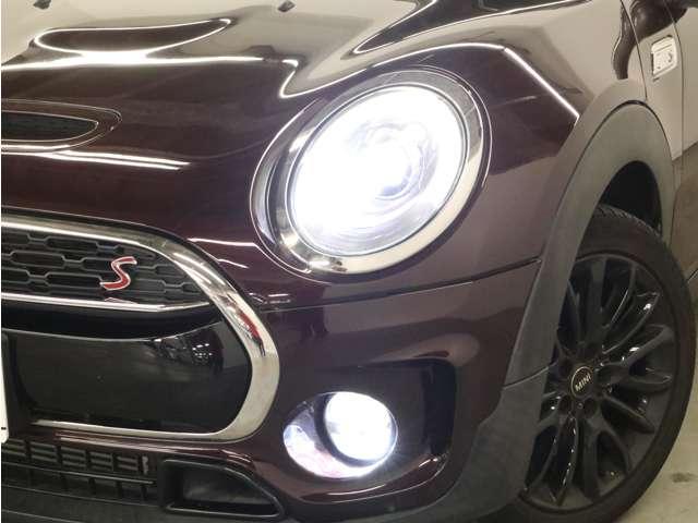 ＭＩＮＩ クーパーＳ　クラブマン　純正ＨＤＤナビ／フルセグＴＶ／Ｂｌｕｅｔｏｏｔｈ／バックカメラ／ＬＥＤヘッドライト／シルバールーフ／純正規格外１７インチブラック塗装ＡＷ／革巻ステアリング／ＥＴＣ２．０／スマートキー／障害物センサー／（8枚目）