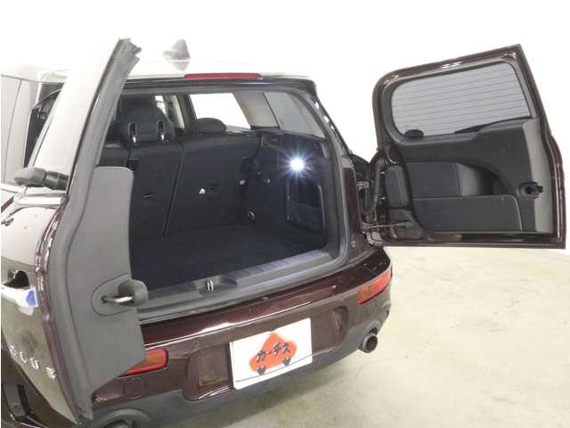 ＭＩＮＩ クーパーＳ　クラブマン　純正ＨＤＤナビ／フルセグＴＶ／Ｂｌｕｅｔｏｏｔｈ／バックカメラ／ＬＥＤヘッドライト／シルバールーフ／純正規格外１７インチブラック塗装ＡＷ／革巻ステアリング／ＥＴＣ２．０／スマートキー／障害物センサー／（10枚目）