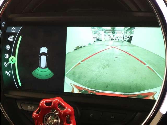 ＭＩＮＩ クーパーＳ　クラブマン　純正ＨＤＤナビ／フルセグＴＶ／Ｂｌｕｅｔｏｏｔｈ／バックカメラ／ＬＥＤヘッドライト／シルバールーフ／純正規格外１７インチブラック塗装ＡＷ／革巻ステアリング／ＥＴＣ２．０／スマートキー／障害物センサー／（13枚目）