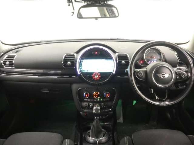 ＭＩＮＩ クーパーＳ　クラブマン　純正ＨＤＤナビ／フルセグＴＶ／Ｂｌｕｅｔｏｏｔｈ／バックカメラ／ＬＥＤヘッドライト／シルバールーフ／純正規格外１７インチブラック塗装ＡＷ／革巻ステアリング／ＥＴＣ２．０／スマートキー／障害物センサー／（18枚目）