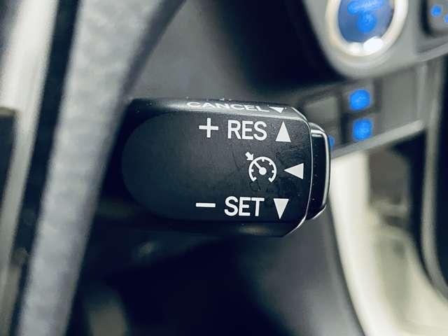 カローラフィールダー ハイブリッドＧ　ダブルバイビー　禁煙車！衝突被害軽減ブレーキ！クルーズコントロール！純正ナビ！バックカメラ！ＢＴ！フルセグＴＶ！ＥＴＣ！シートヒーター！スマートキー！キーレス！アイドリングストップ！ＴＲＤエアロ！ＴＲＤ１６ＡＷ！（9枚目）