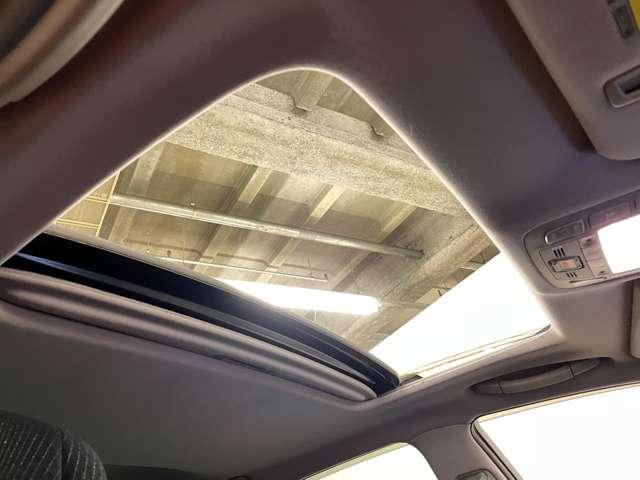 クラウンハイブリッド ロイヤルサルーン ブラックスタイル 禁煙車/ムーンルーフ/PCS/アダブティブクルーズコントロール/パノラミックビューモニター/フルセグ付純正HDDナビ/DVD可/Bluetooth/純正17インチAW/シートヒーター/パワーシート/(5枚目)